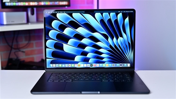 想买的再等等！苹果MacBook  Pro最快明年用上新模具