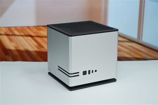 全球首个液冷迷你机!abee AI Station 395 Max工作站图赏 全球首个液冷迷你机!abee AI Station 395 Max工作站图赏