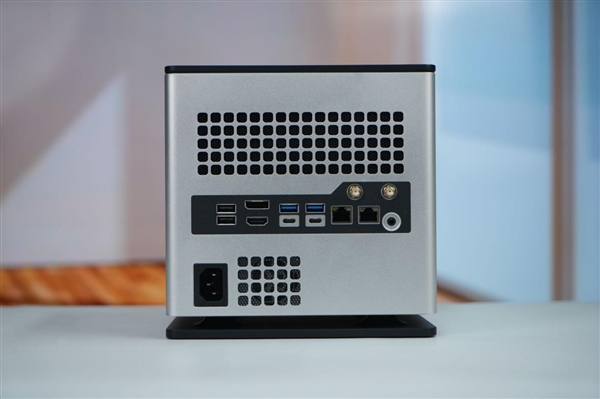 全球首个液冷迷你机!abee AI Station 395 Max工作站图赏 全球首个液冷迷你机!abee AI Station 395 Max工作站图赏